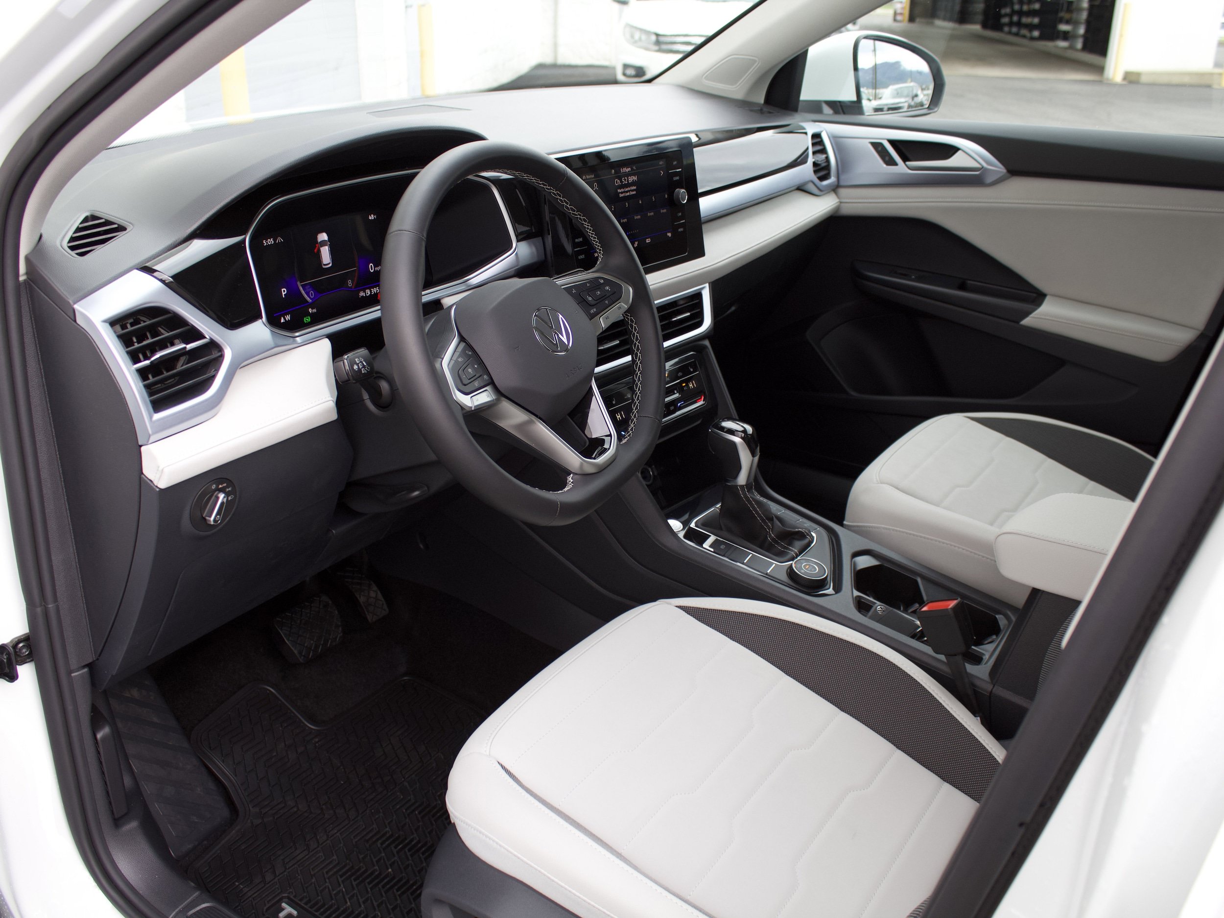 New 2026 Volkswagen Taos SE AWD/4WD image 10