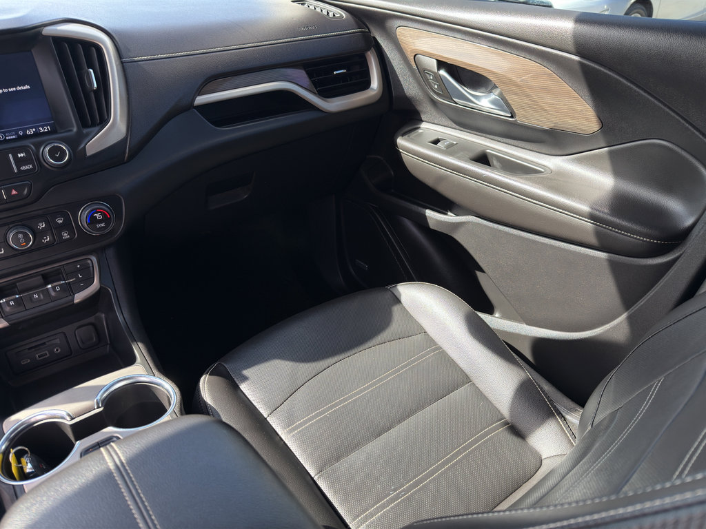 Used 2023 GMC Terrain Denali w/ Denali Premium Package image 13