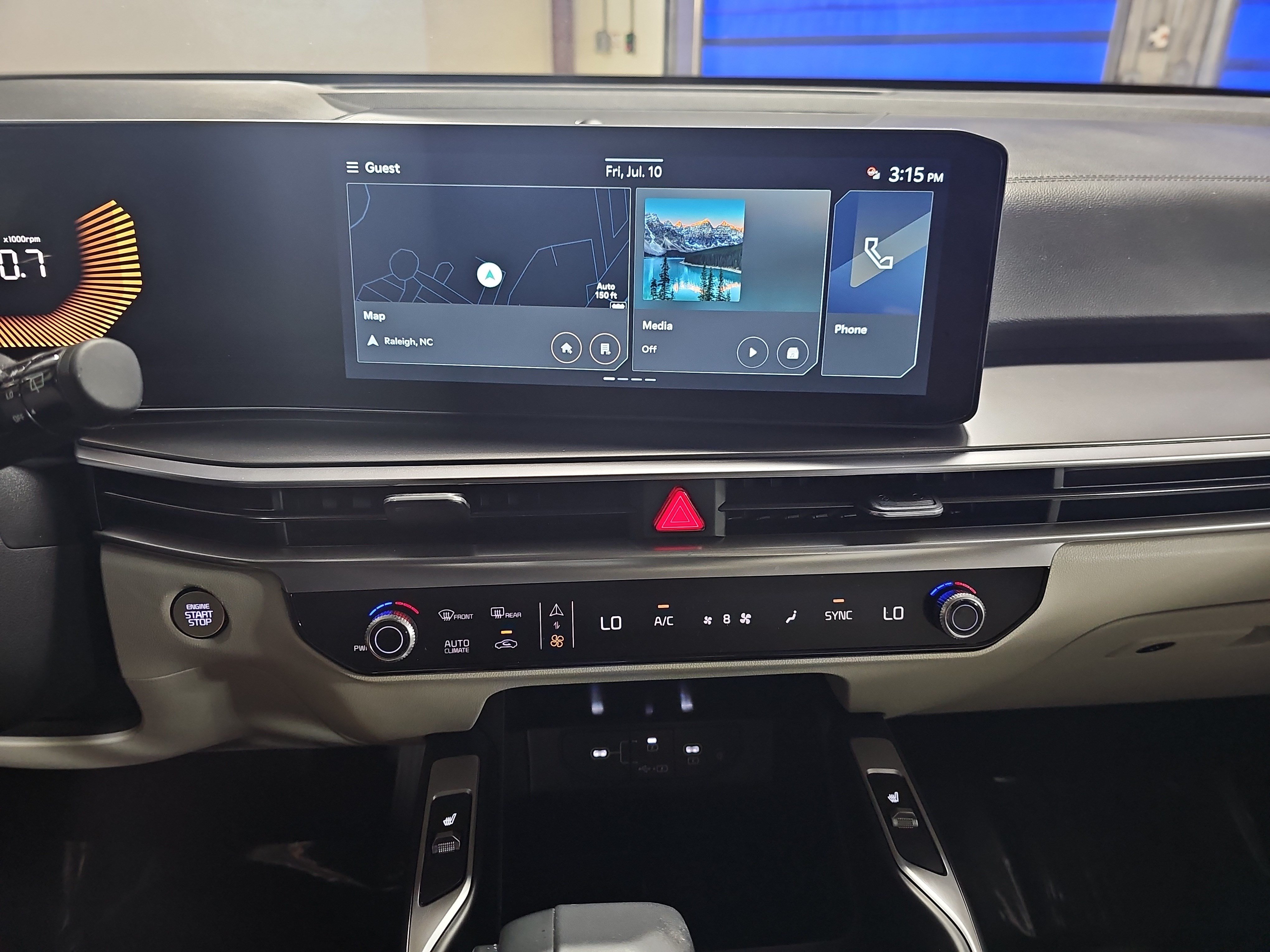 Used 2025 Kia Sorento EX w/ Panoramic Sunroof Package FWD image 20