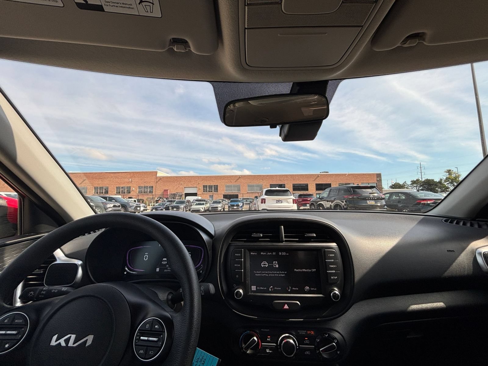 Used 2025 Kia Soul LX w/ LX Technology Package FWD image 31