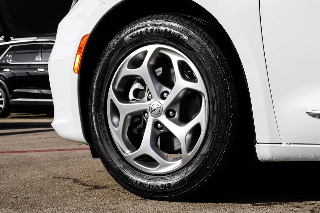 Used 2023 Chrysler Pacifica Limited image 55