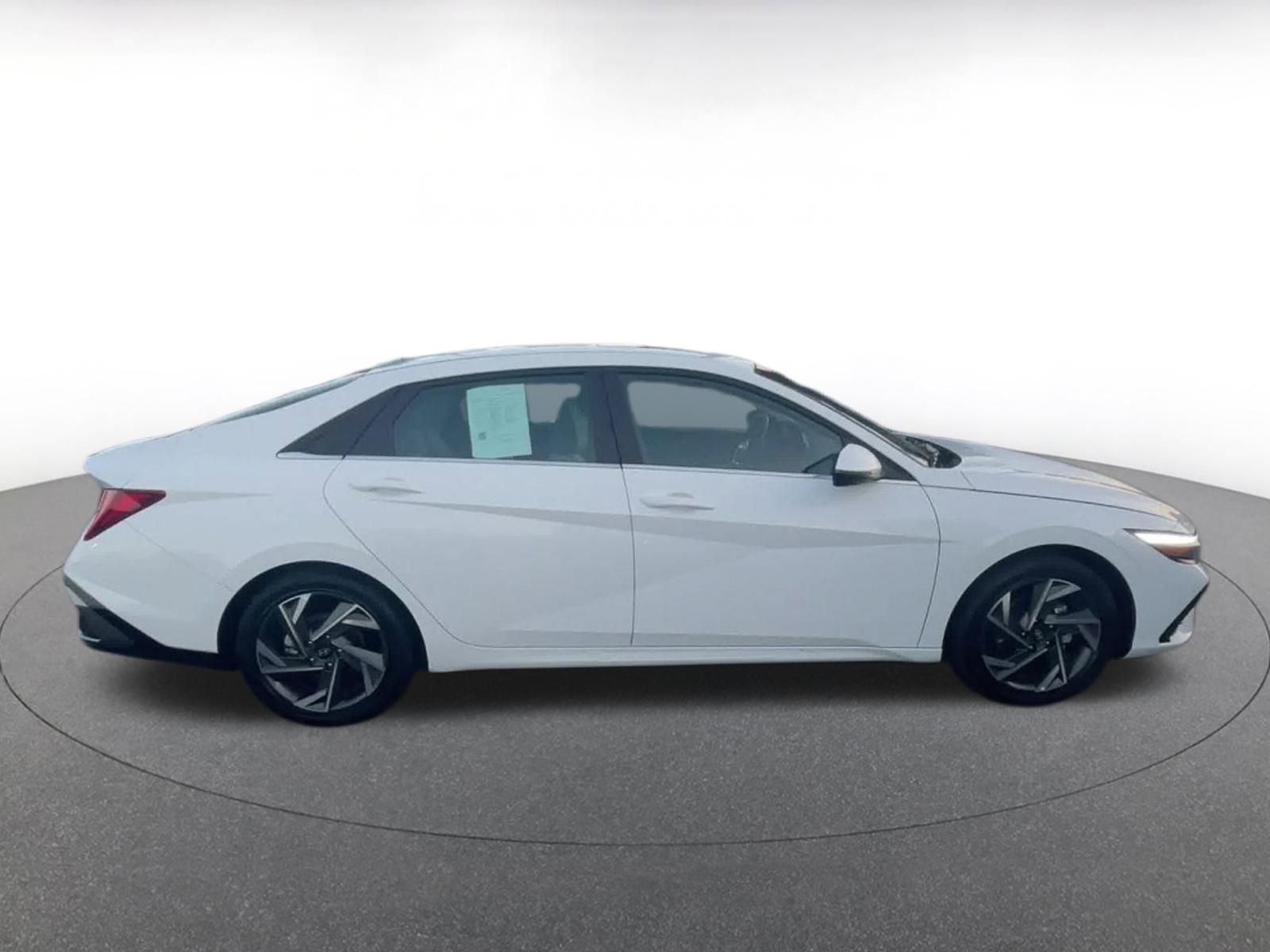 Used 2025 Hyundai Elantra Limited image 16