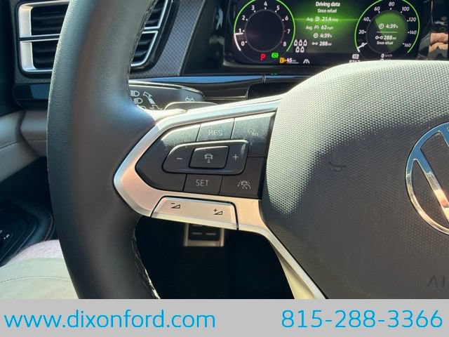 Used 2025 Volkswagen Atlas Peak Edition SE AWD/4WD image 15