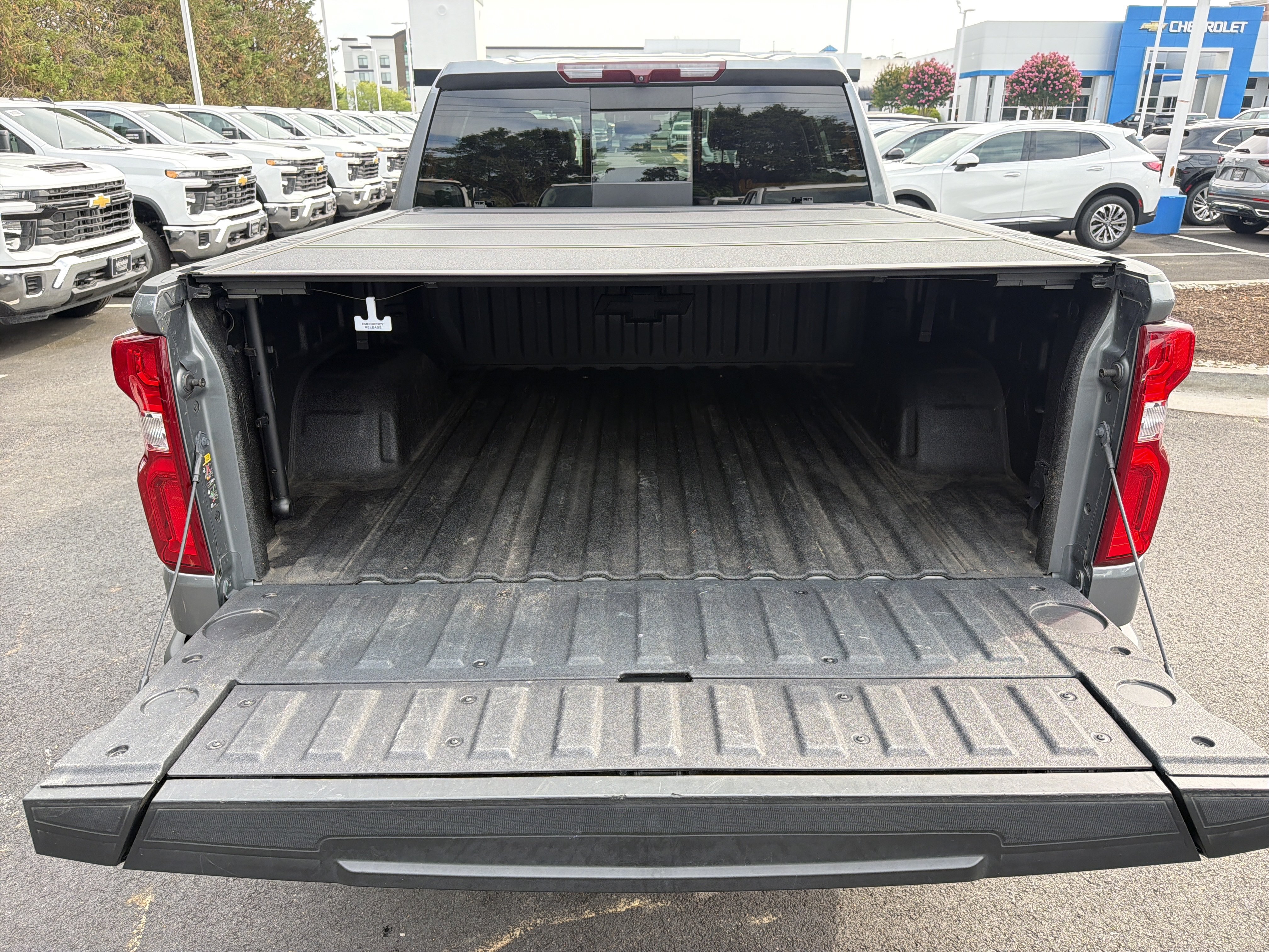 Used 2022 Chevrolet Silverado 1500 LTZ w/ LTZ Premium Package AWD/4WD image 34
