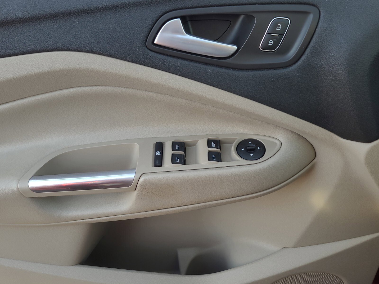 Used 2018 Ford Escape SEL image 24