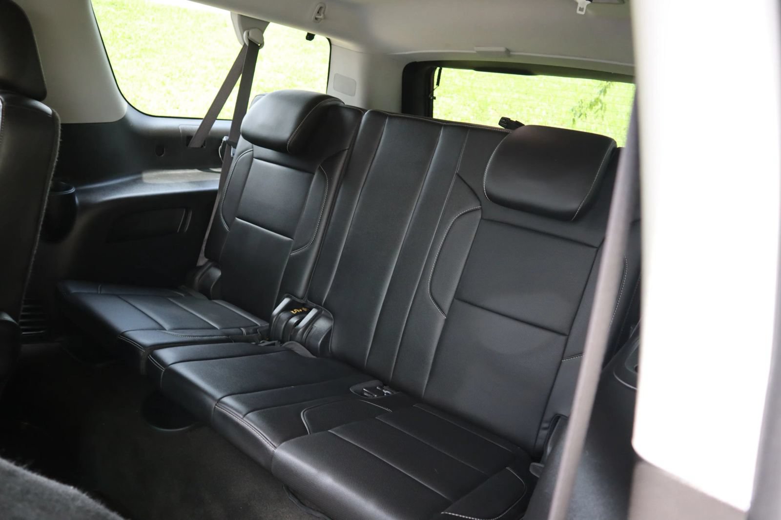 Used 2015 Chevrolet Suburban LTZ RWD image 14