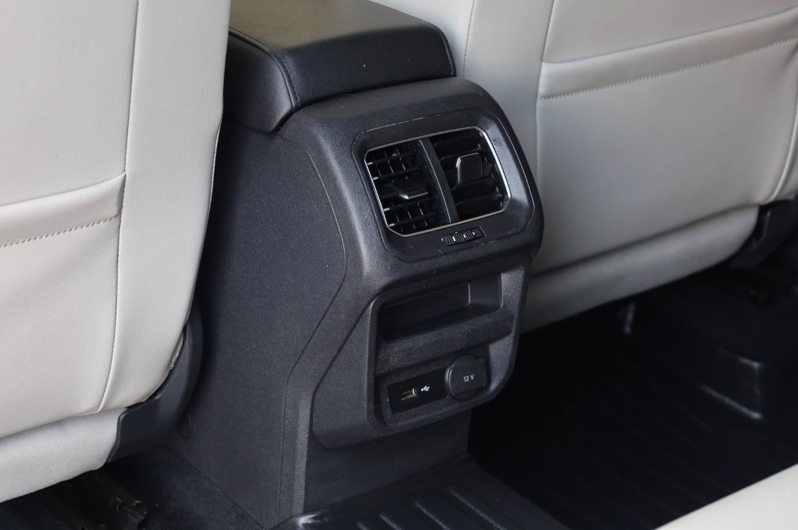 Used 2018 Volkswagen Tiguan SEL AWD/4WD image 19