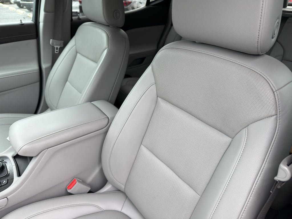 Used 2023 GMC Acadia SLT image 13