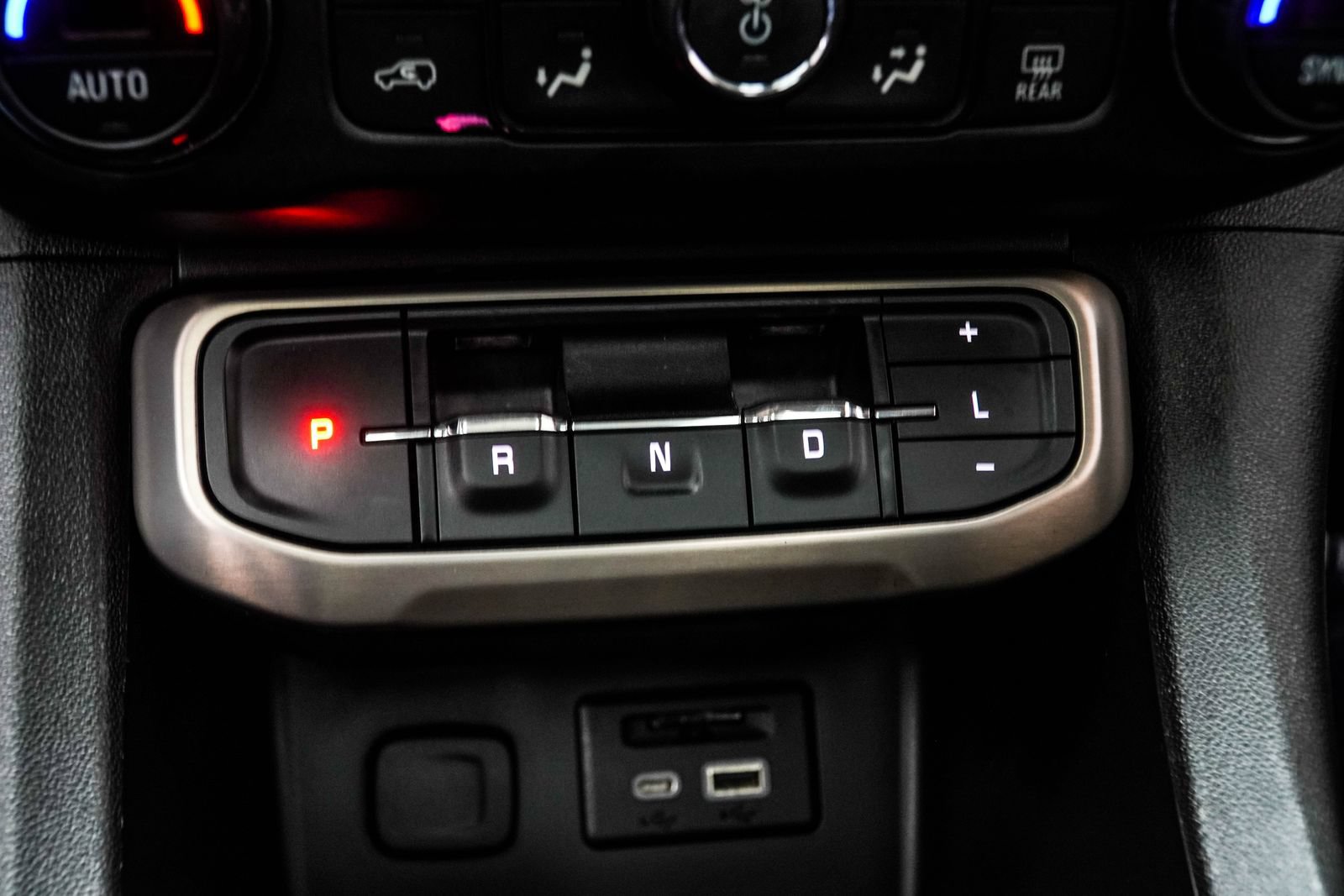 Used 2021 GMC Acadia Denali w/ Denali Technology Package FWD image 25