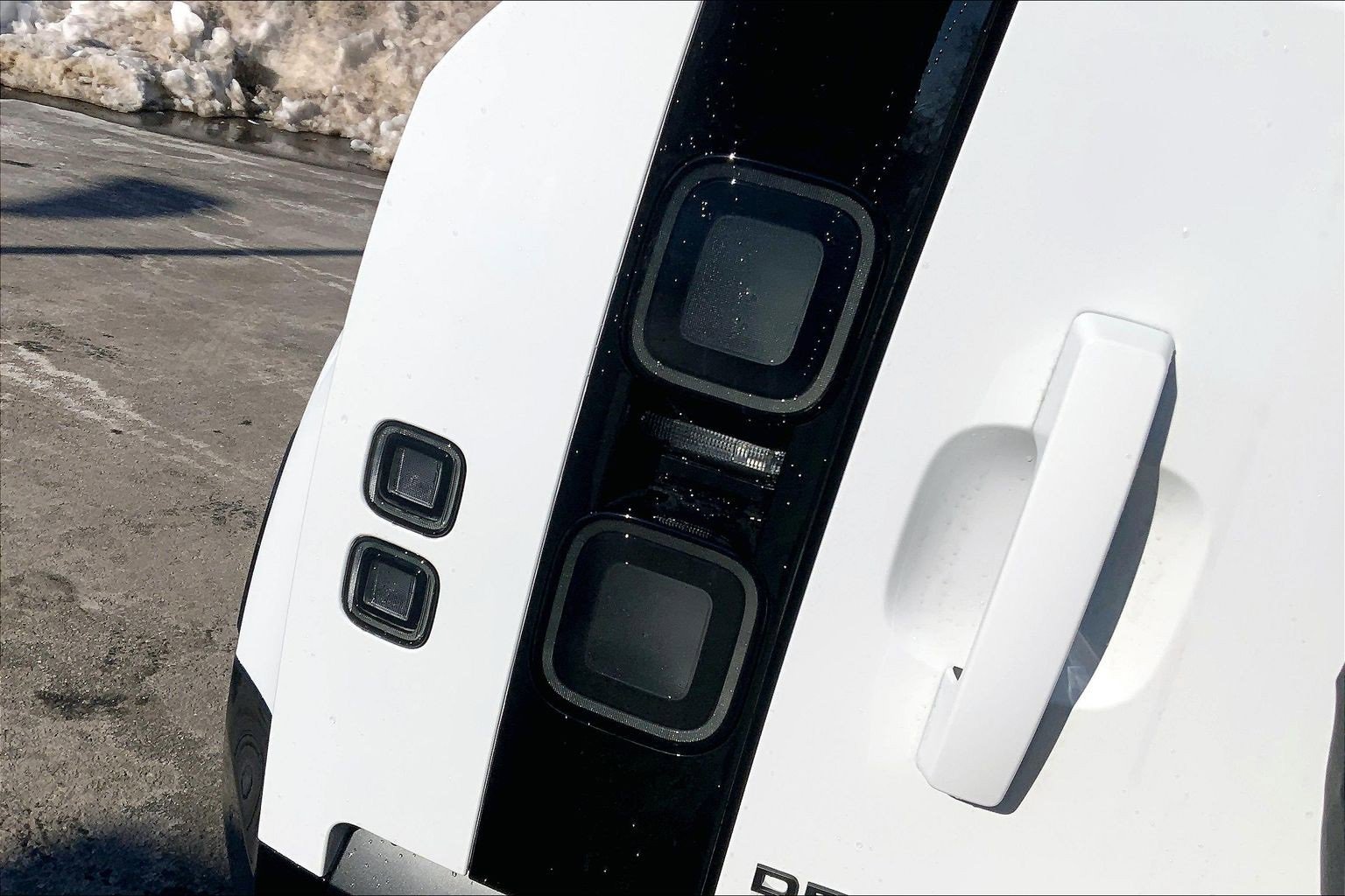 New 2026 Land Rover Defender 110 X-Dynamic SE image 14