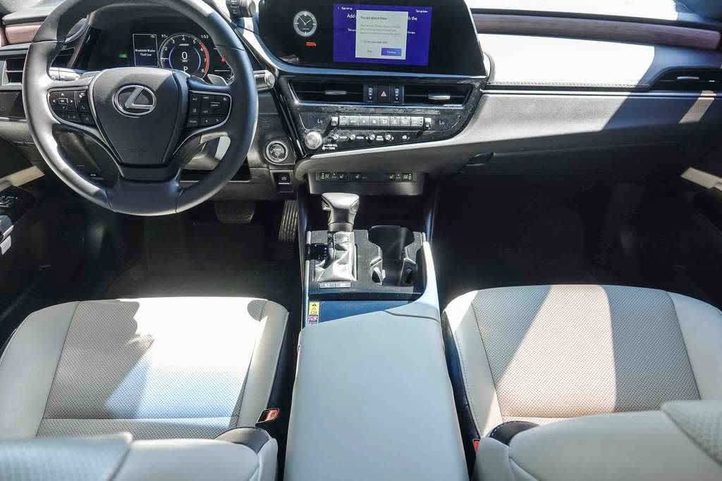 Used 2025 Lexus ES 300h w/ Premium Package FWD image 11