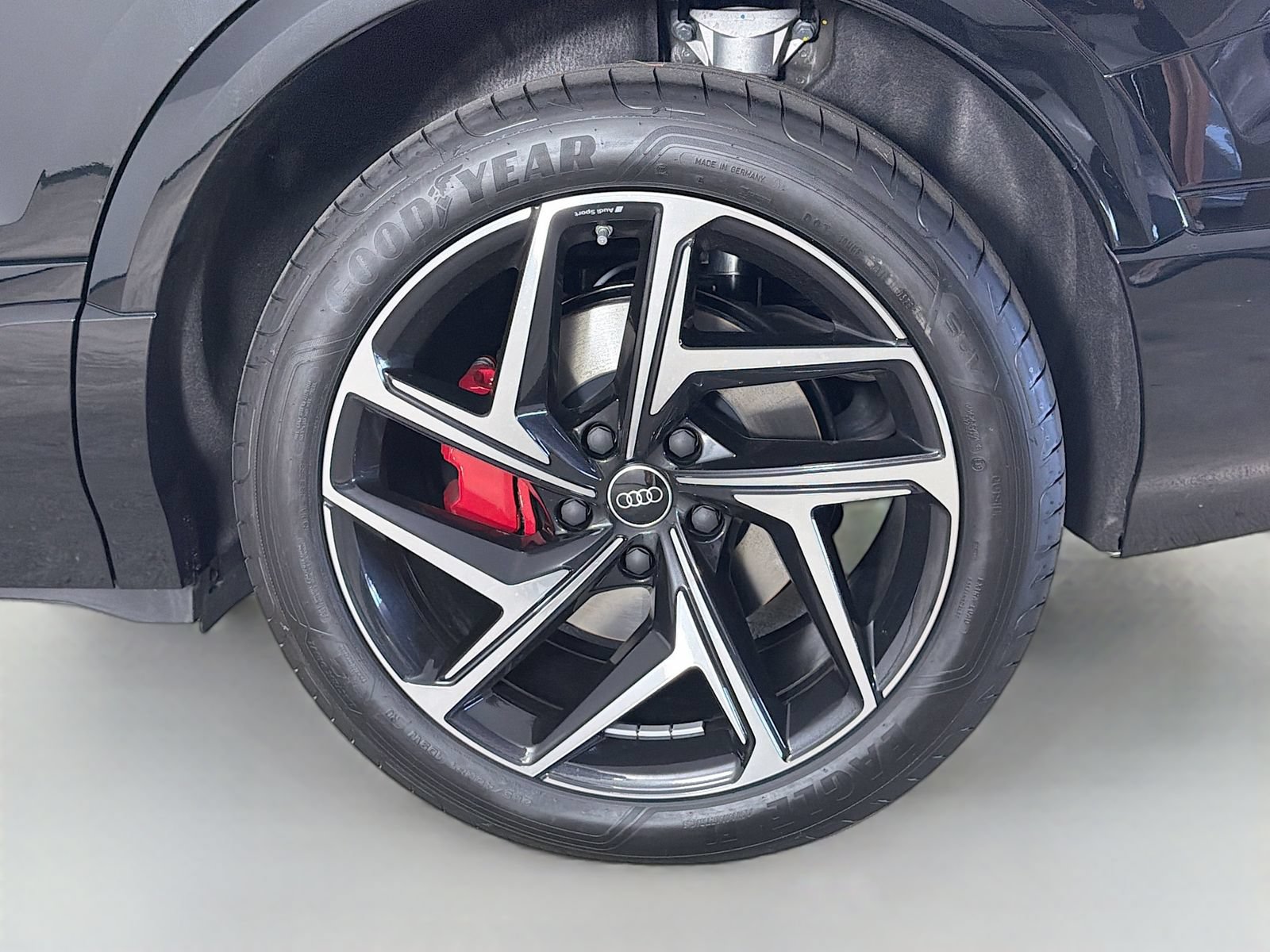New 2027 Audi SQ6 e-tron Premium Plus AWD/4WD image 32