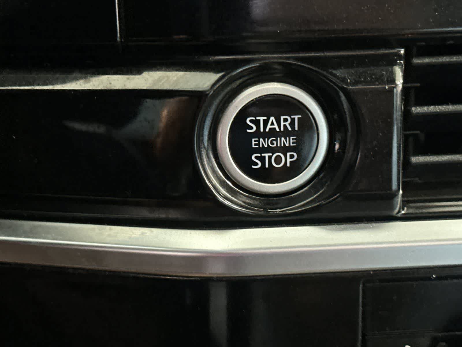 Used 2022 Nissan Pathfinder SL w/ SL Premium Package FWD image 24