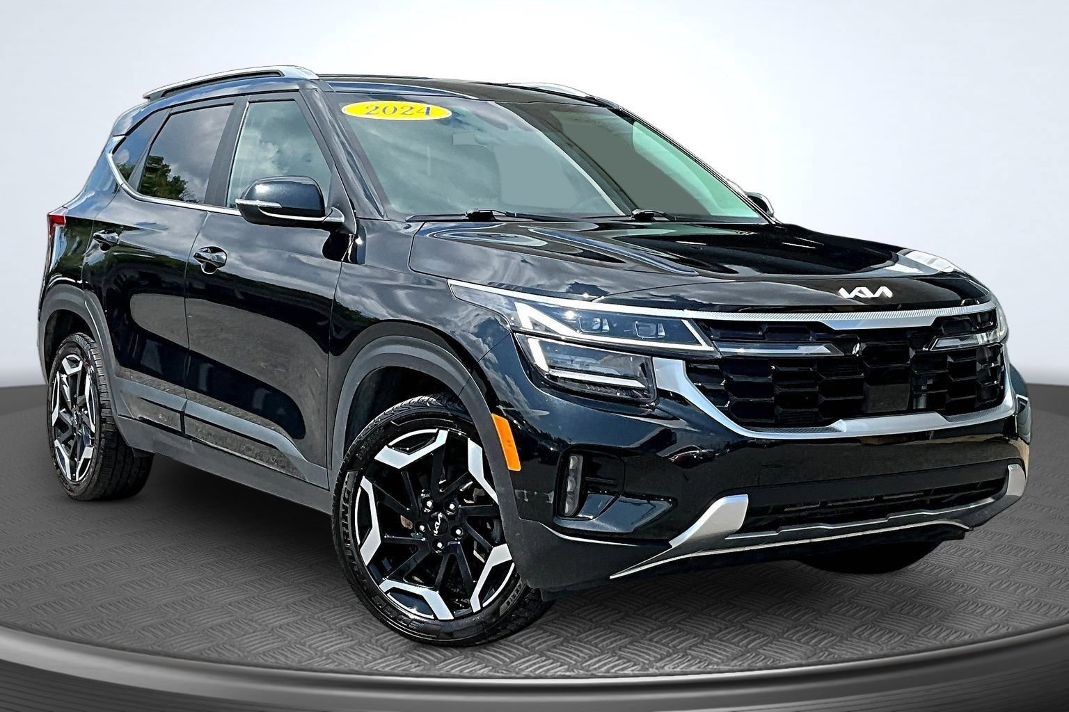 Used 2024 Kia Seltos SX AWD/4WD image 2