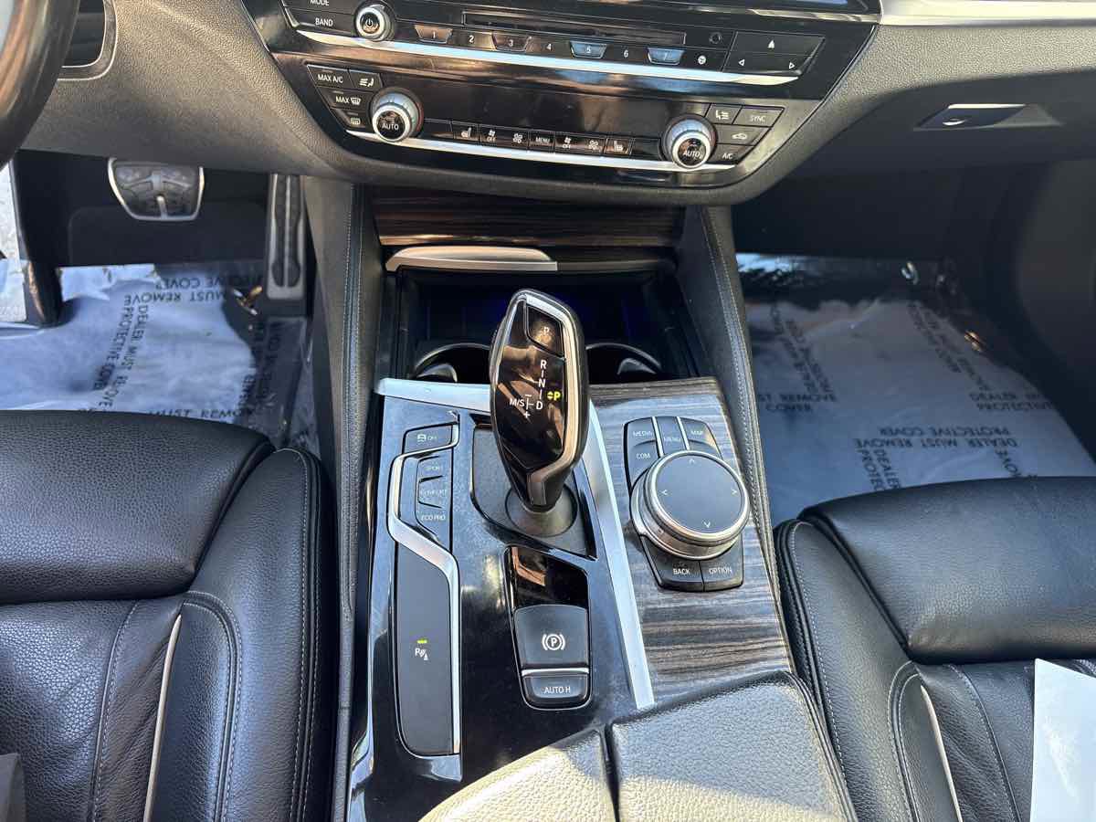 Used 2019 BMW 540i w/ M Sport Package image 28