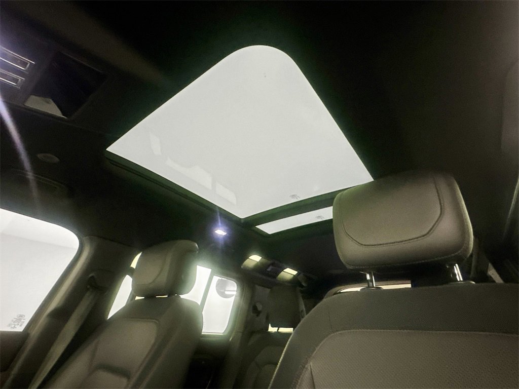 Certified 2023 Land Rover Defender 110 X-Dynamic SE image 21