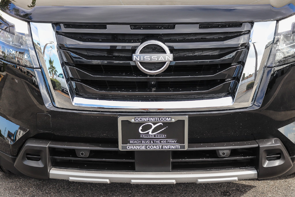 Used 2025 Nissan Pathfinder Platinum w/ Cargo Package FWD image 5