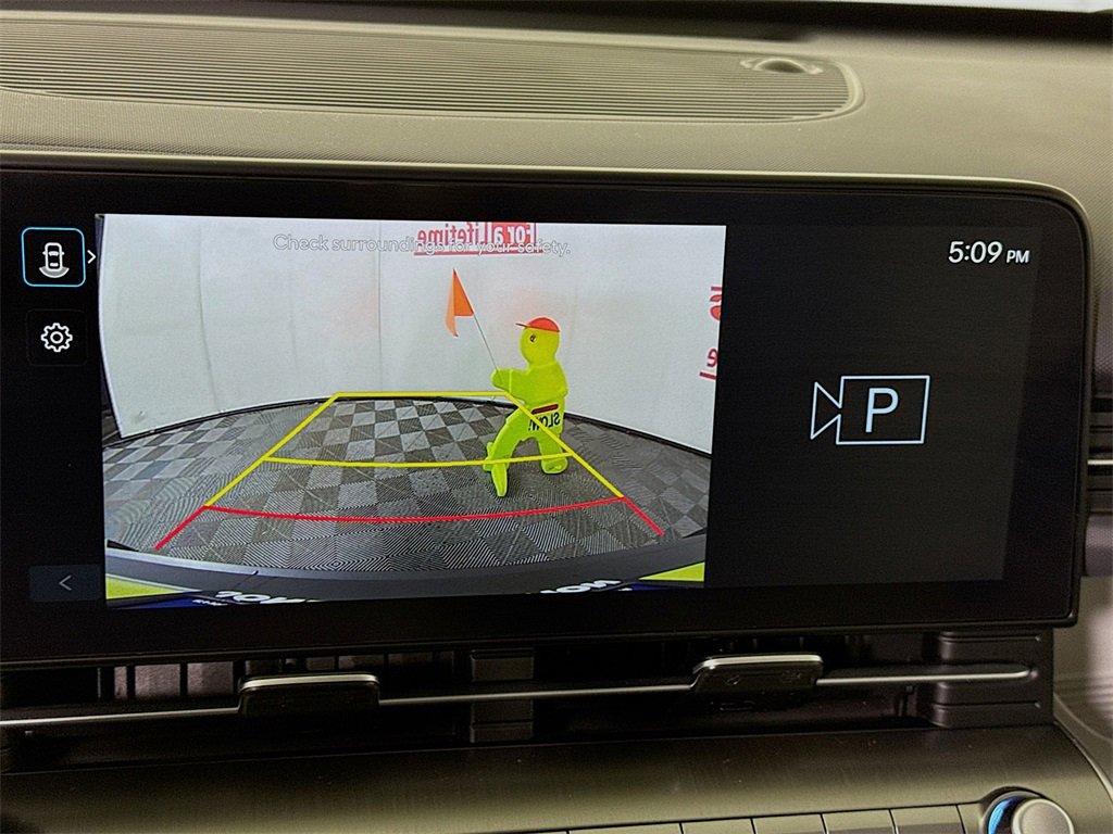 Certified 2025 Hyundai Kona SE image 6