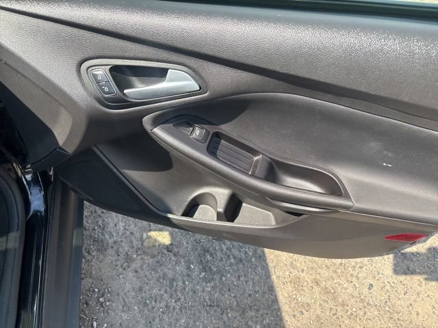 Used 2017 Ford Focus SEL FWD image 10