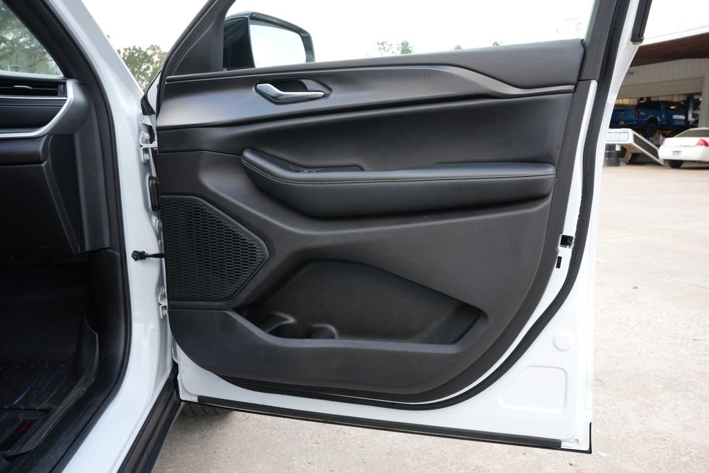 Used 2023 Jeep Grand Cherokee L Laredo image 24