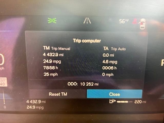 Used 2023 Volvo XC40 B5 Plus w/ Climate Package image 3