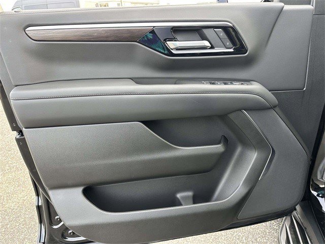 Certified 2025 Chevrolet Suburban LS w/ LPO, Dark Essentials Package image 21