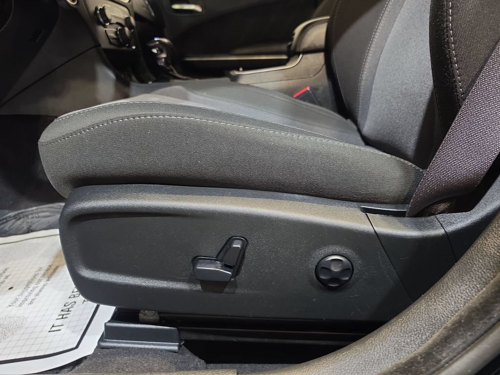 Used 2020 Dodge Charger SXT RWD image 14