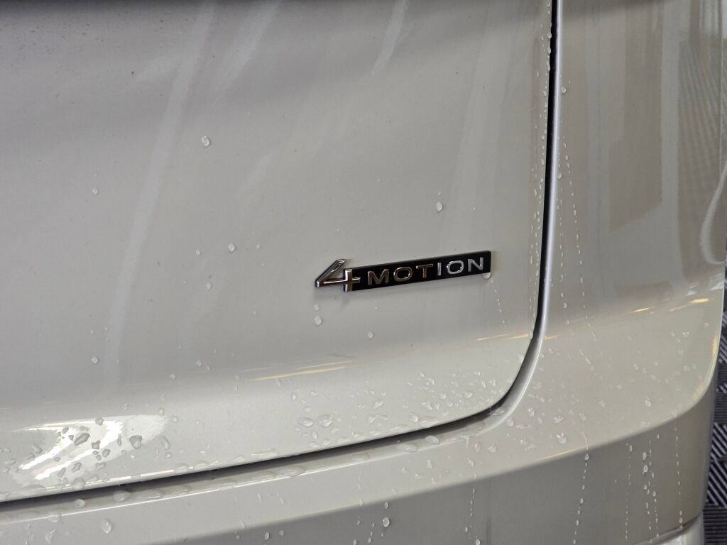 New 2024 Volkswagen Atlas Cross Sport SEL R-Line image 16