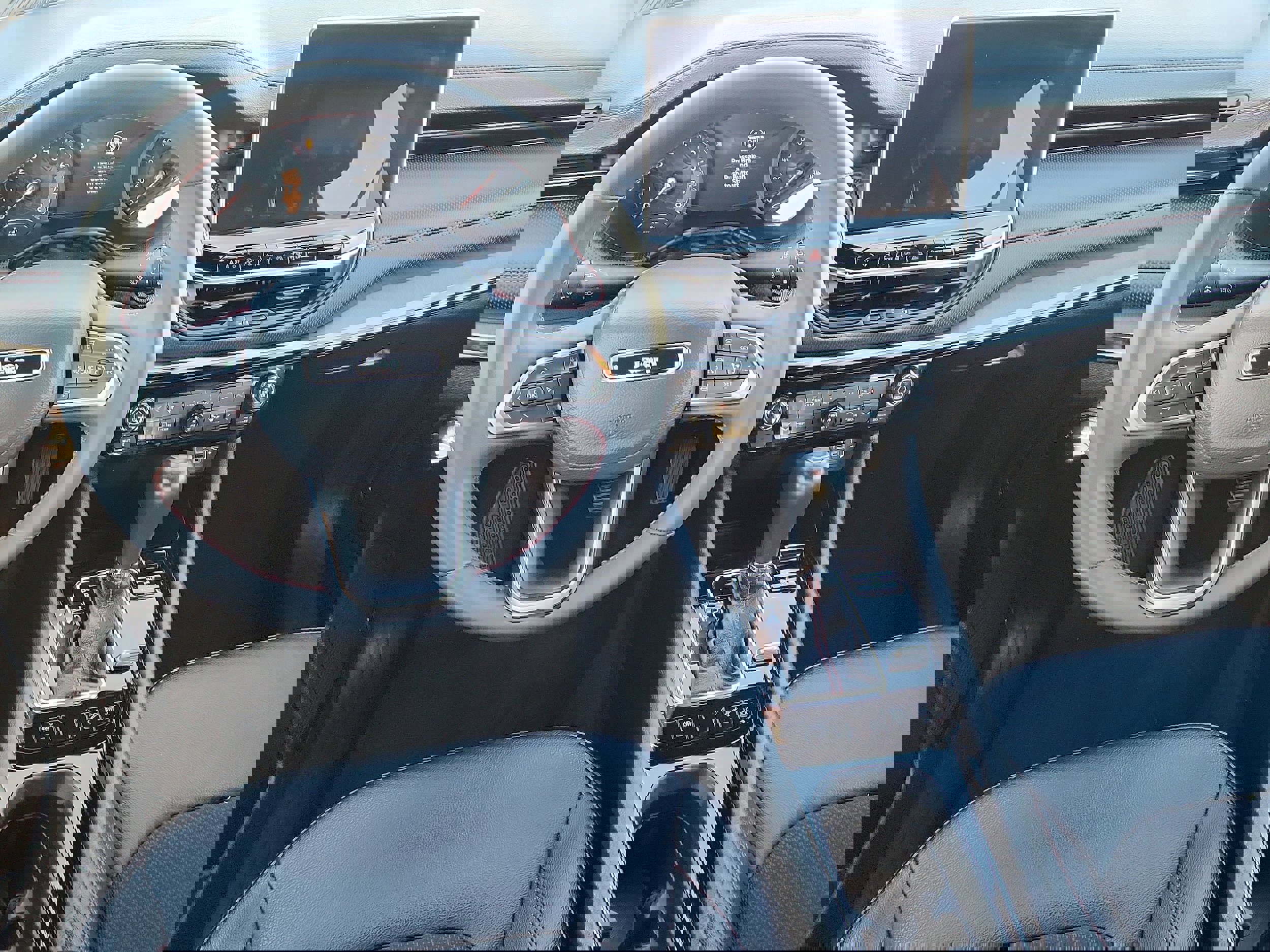 Used 2024 Jeep Compass Trailhawk image 12