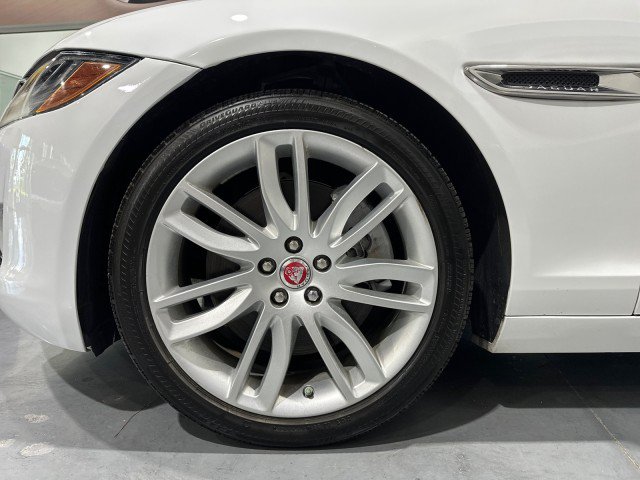 Used 2017 Jaguar XF Prestige RWD image 7
