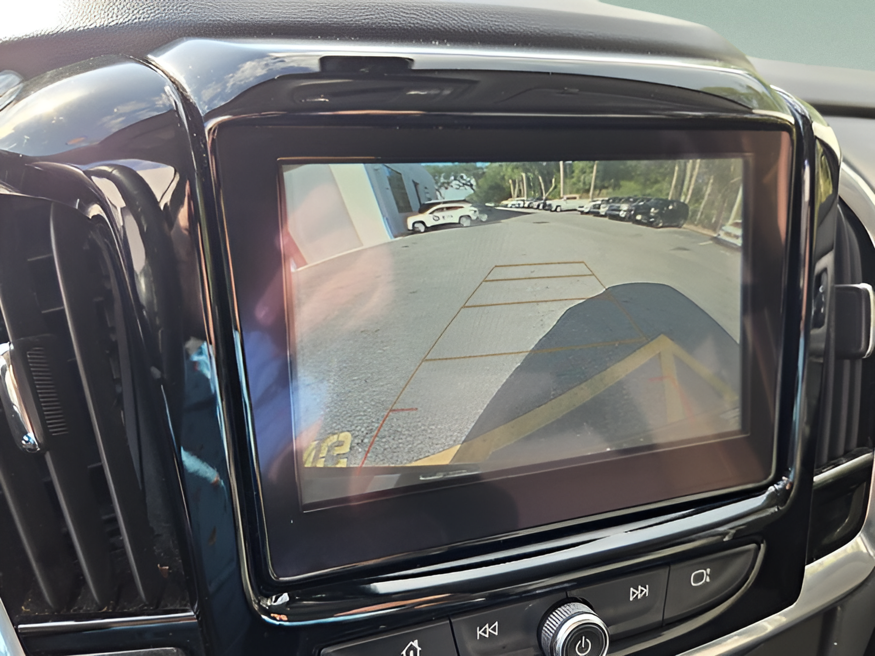 Used 2018 Chevrolet Traverse LT FWD image 18