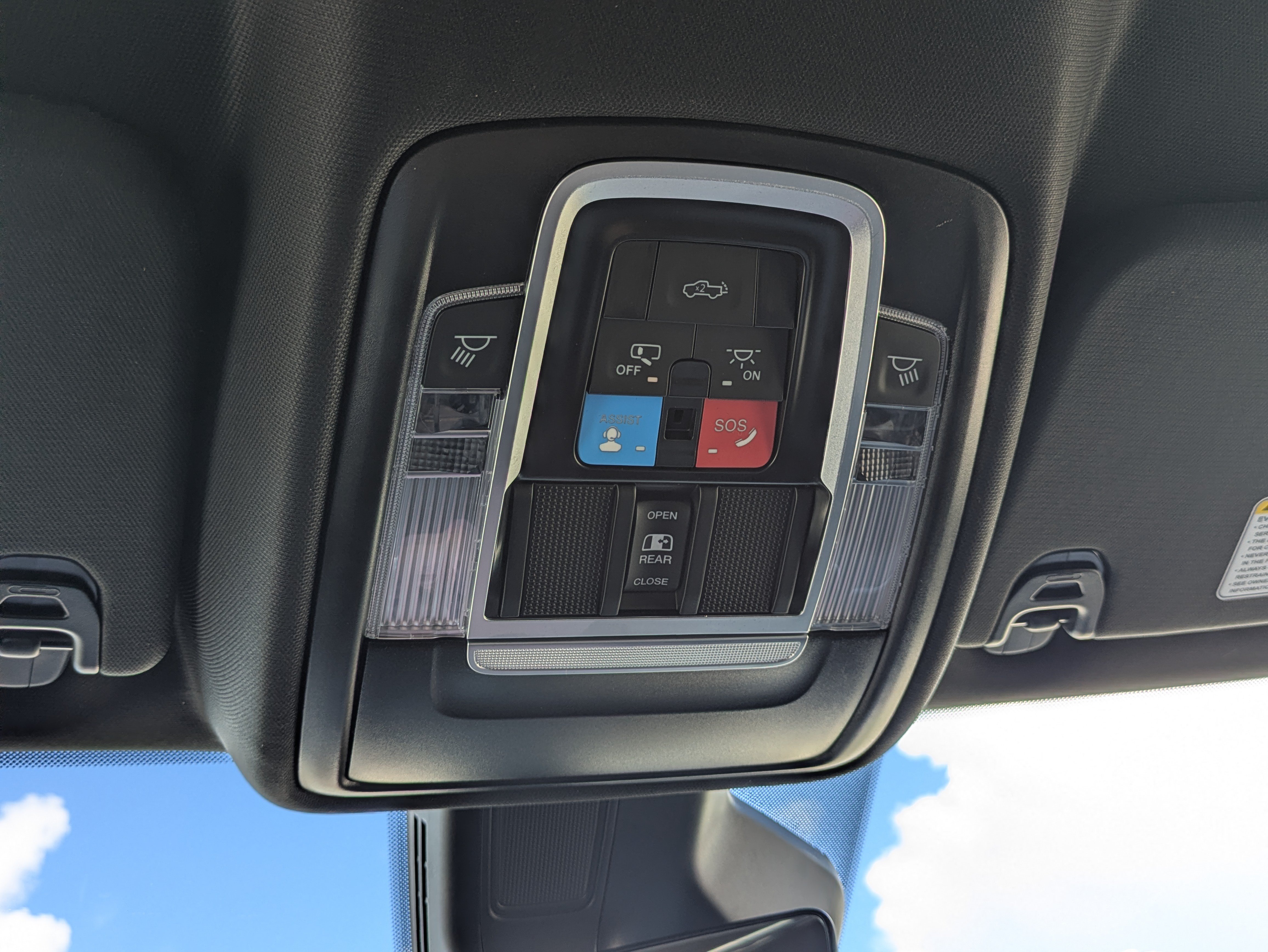 Used 2025 RAM 1500 Limited AWD/4WD image 35
