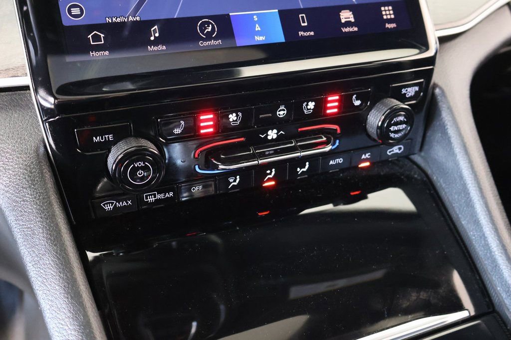 Used 2024 Jeep Grand Cherokee L Limited w/ Luxury Tech Group II image 8