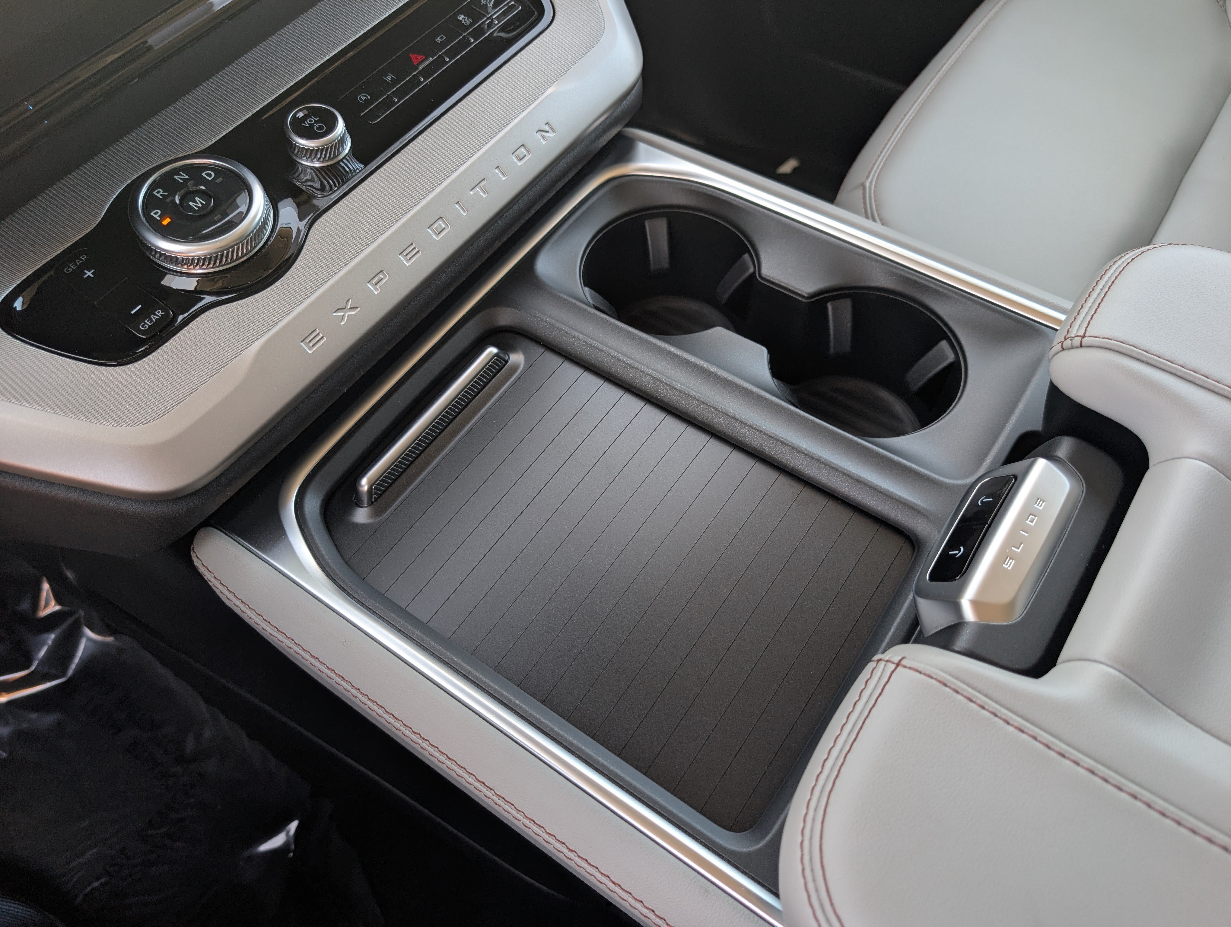 Certified 2025 Ford Expedition Active AWD/4WD image 30