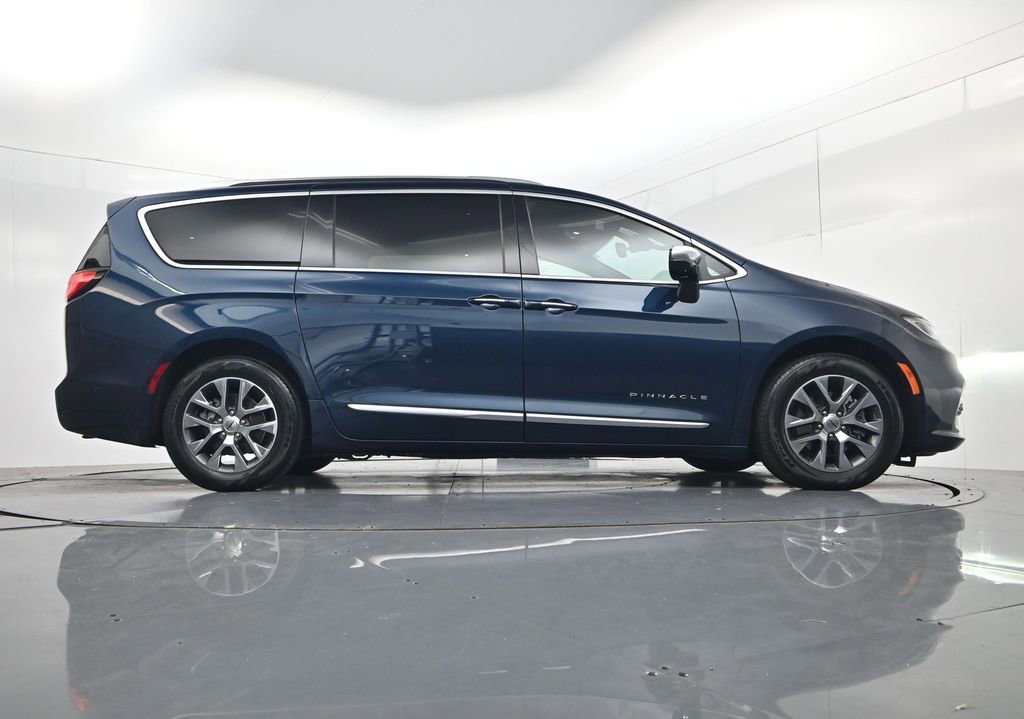Used 2023 Chrysler Pacifica Pinnacle image 54
