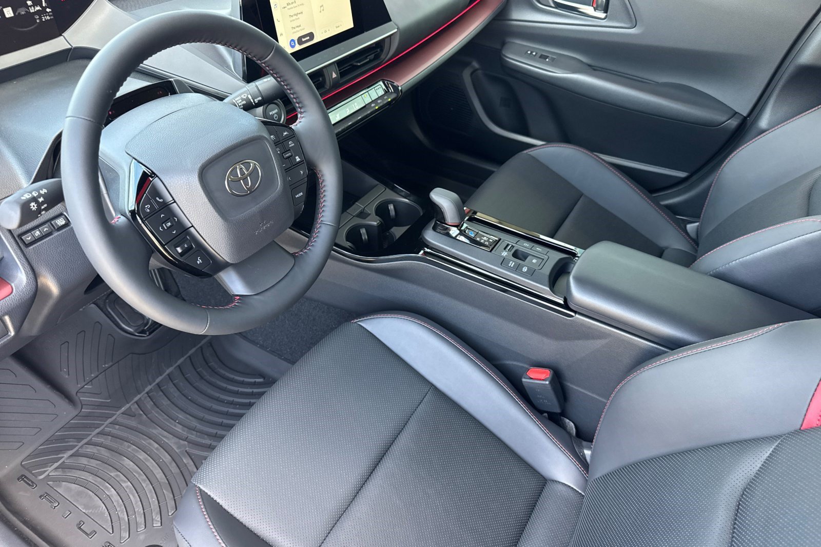 New 2027 Toyota Prius Plug-In Hybrid FWD image 4