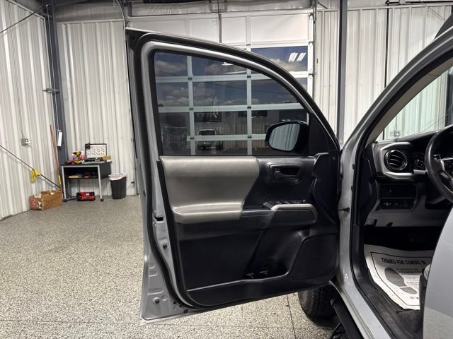Used 2021 Toyota Tacoma SR5 w/ Technology Package AWD/4WD image 7