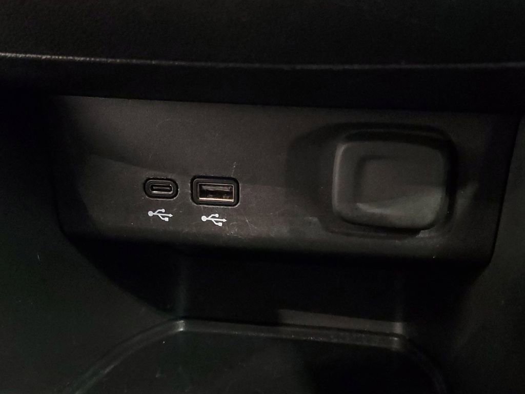 Used 2025 Buick Envista Preferred image 23