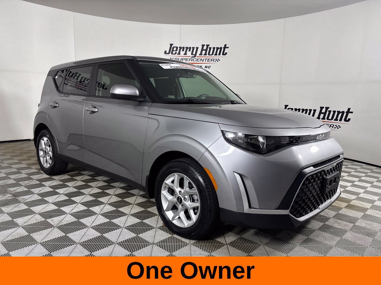 Used 2025 Kia Soul LX w/ LX Technology Package FWD image 4