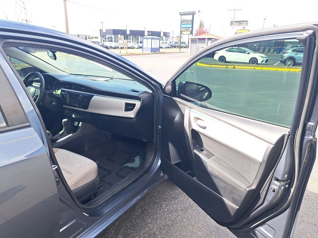 Used 2016 Toyota Corolla LE image 16