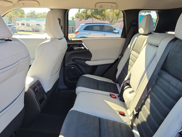 New 2026 Mitsubishi Outlander SE FWD image 14
