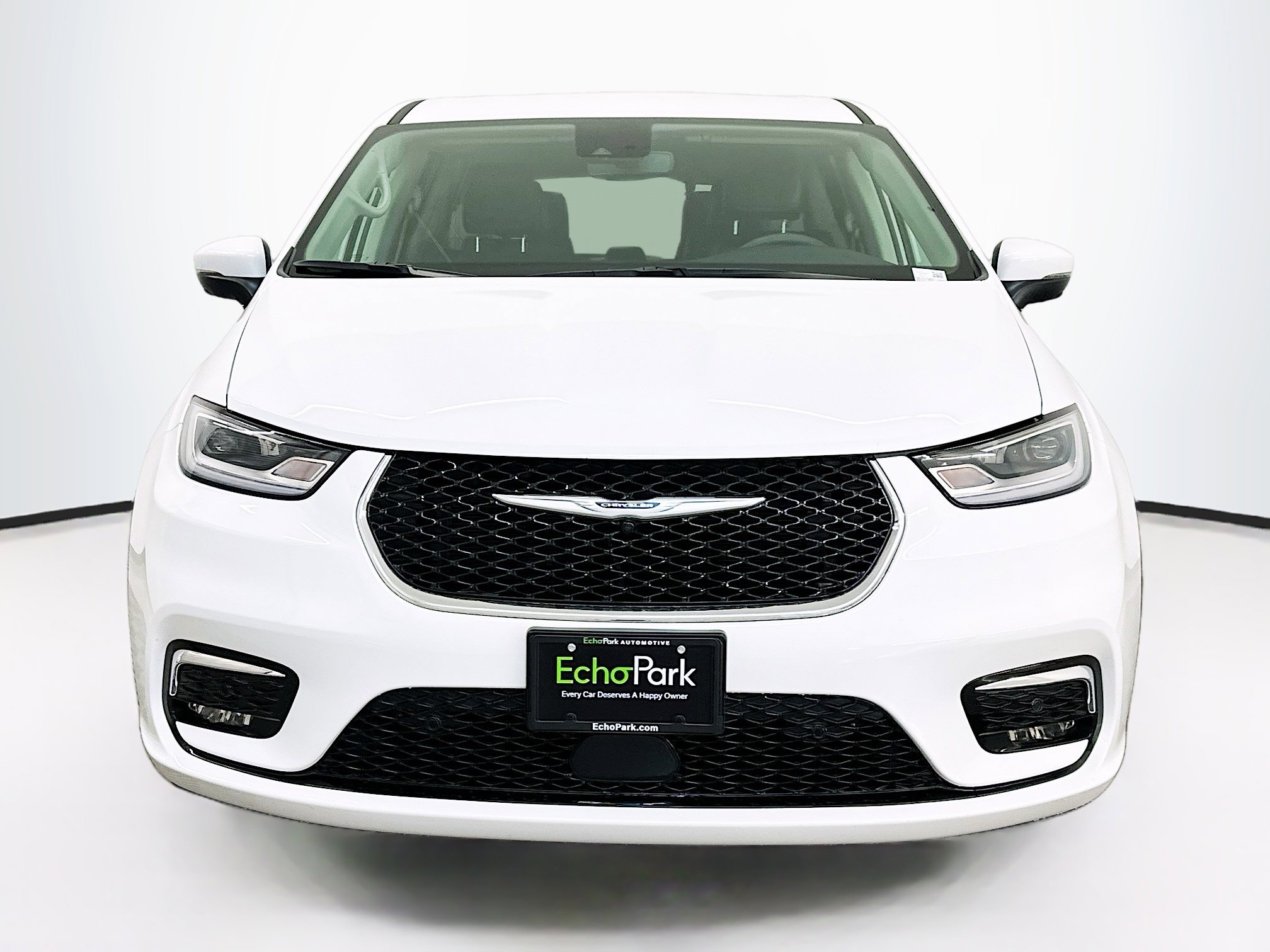 Used 2023 Chrysler Pacifica Touring-L image 2