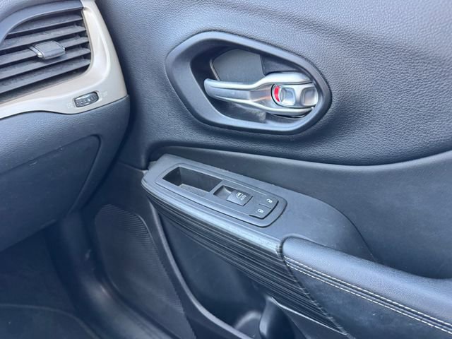 Used 2016 Jeep Cherokee Limited AWD/4WD image 22