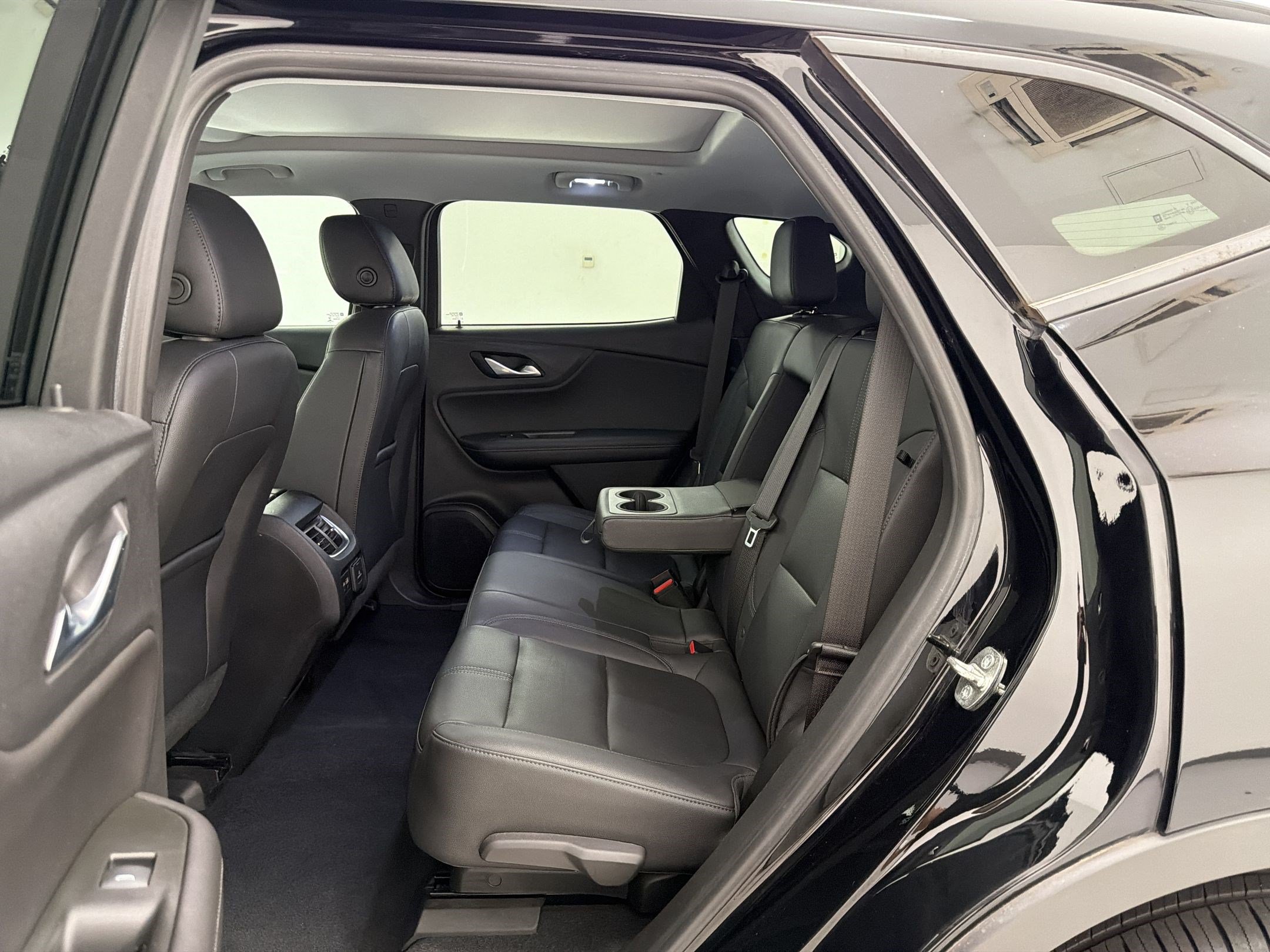 Used 2022 Chevrolet Blazer LT w/ Sound & Technology Package FWD image 14