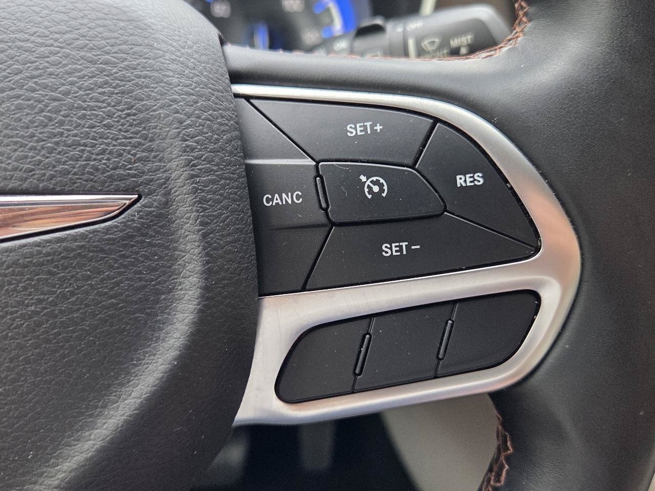 Used 2017 Chrysler Pacifica Touring-L Plus w/ Tire & Wheel Group FWD image 33