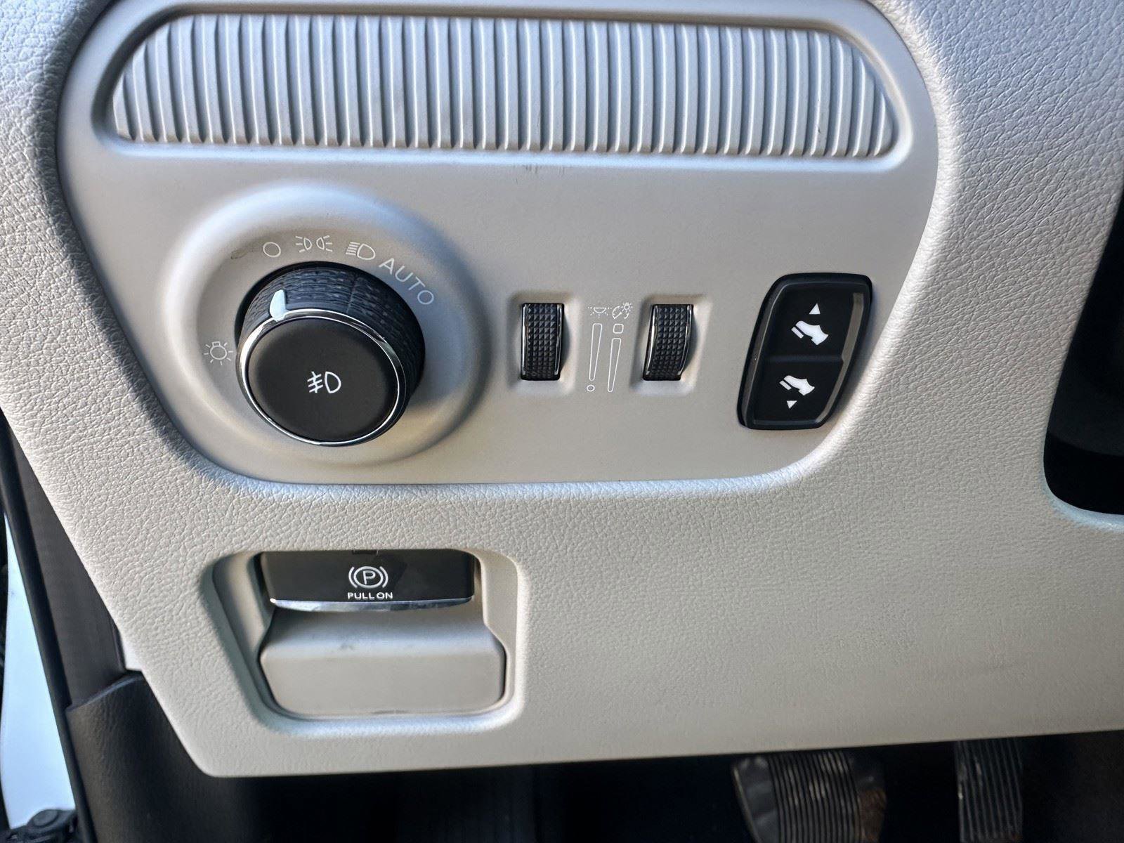 Used 2024 Jeep Wagoneer L Series II image 13