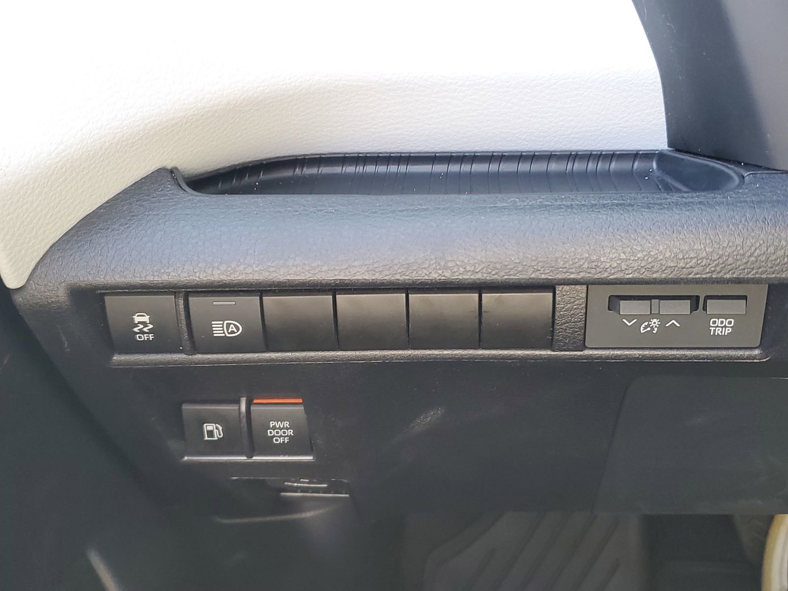 Certified 2025 Toyota Sienna LE image 21