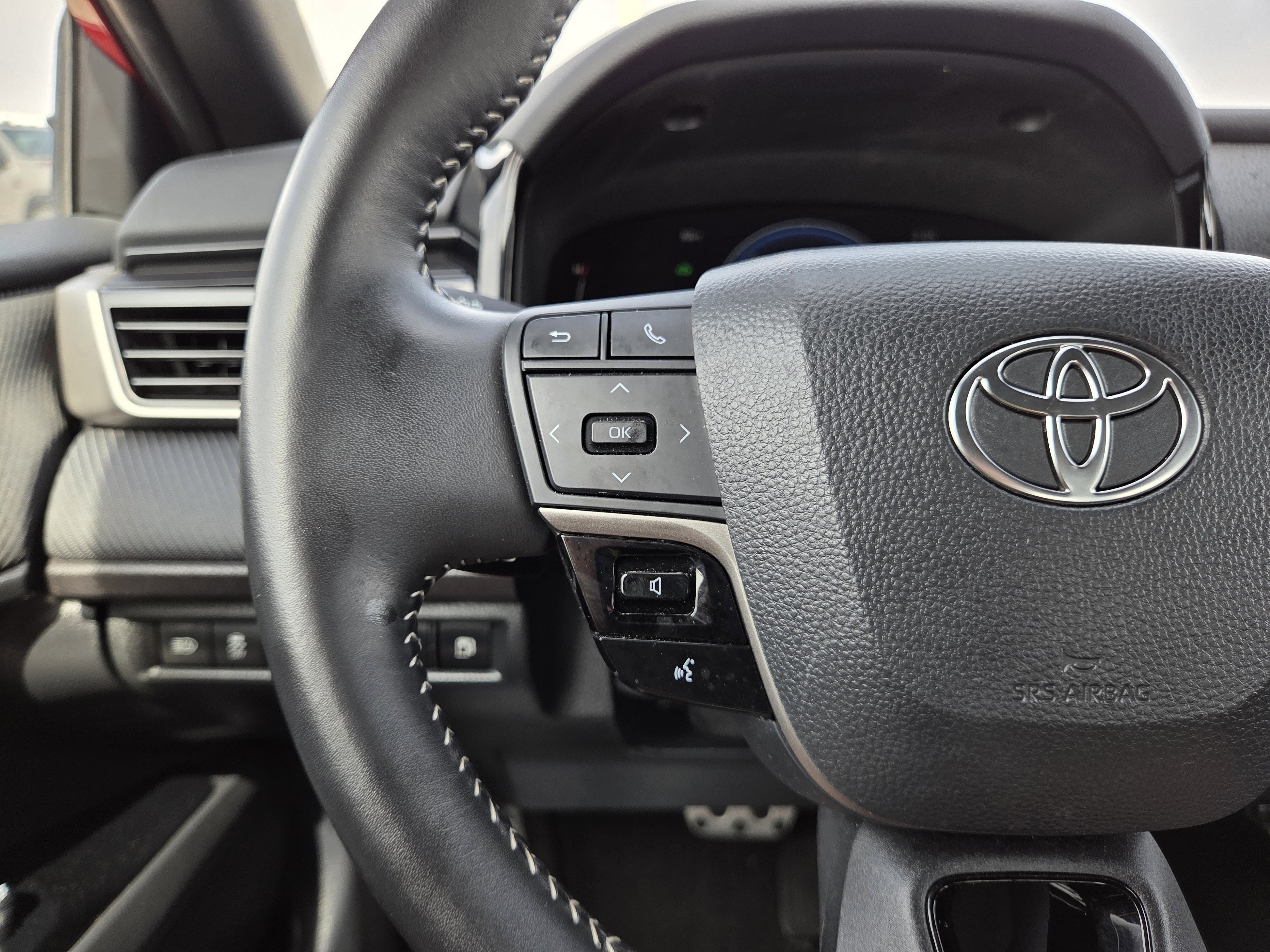 Used 2025 Toyota Camry SE image 37