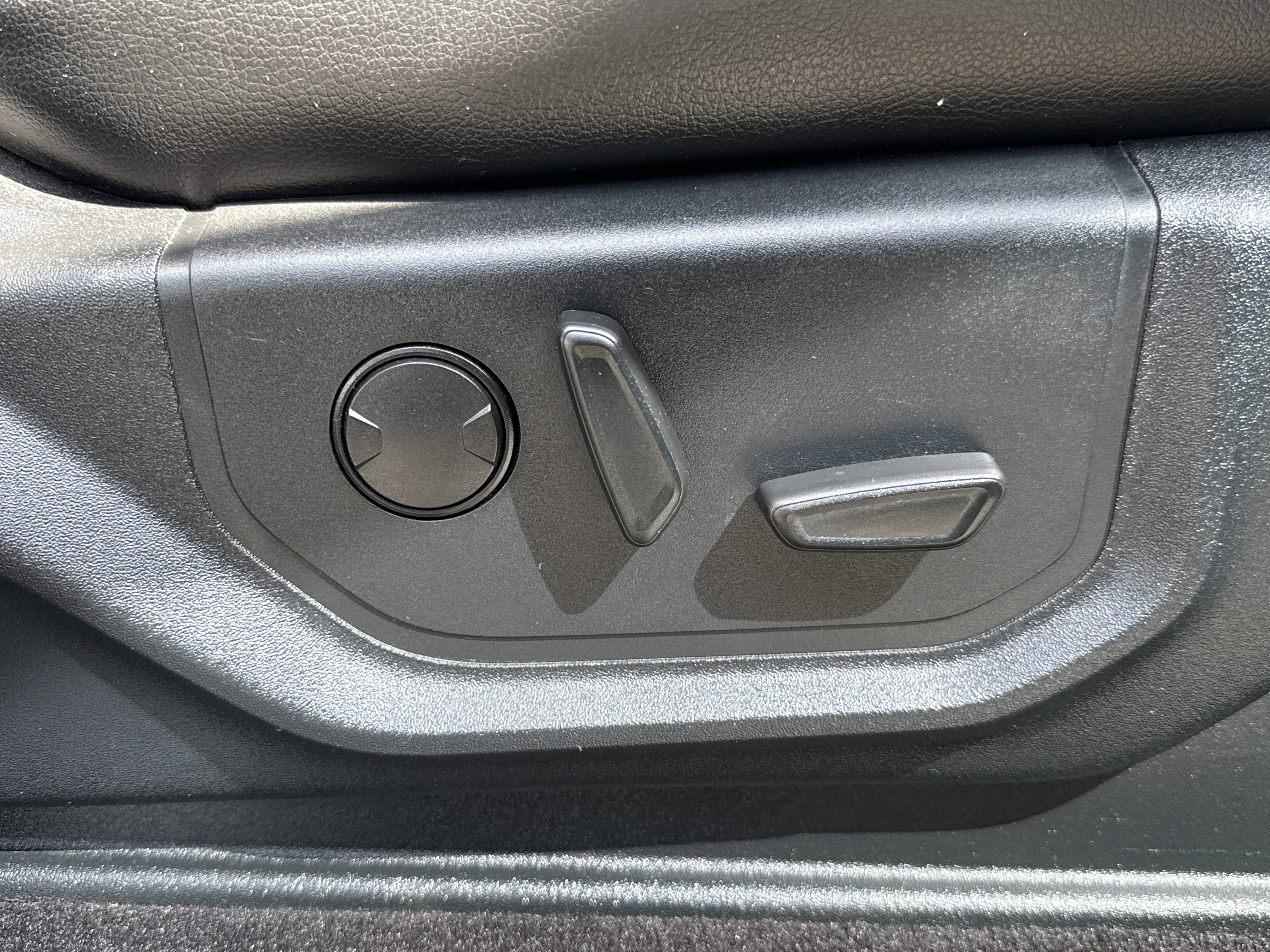 Used 2019 Ford F150 Lariat w/ Equipment Group 502A Luxury image 30