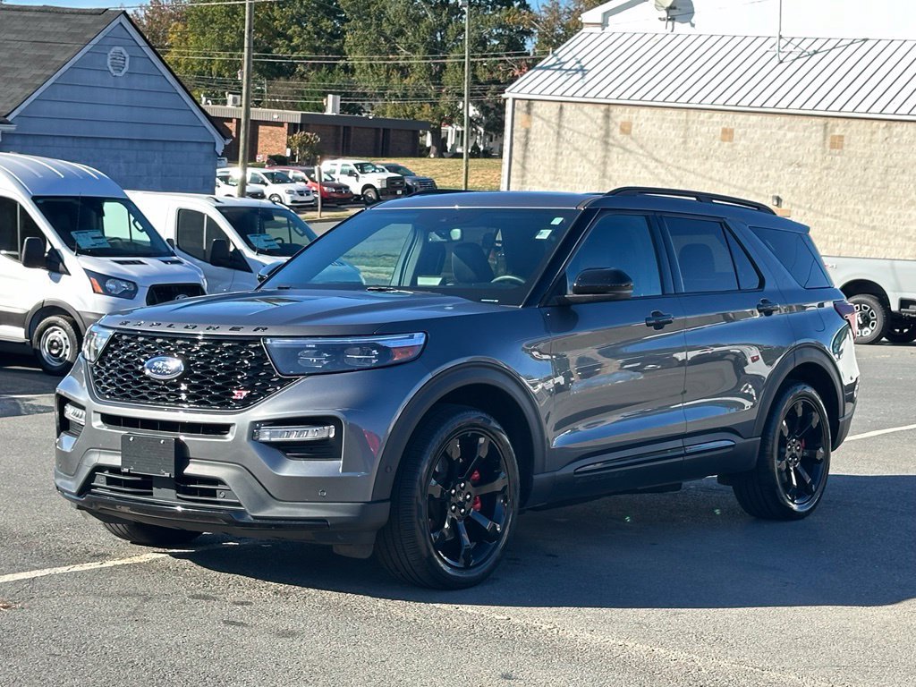 Used 2024 Ford Explorer ST w/ Equipment Group 401A AWD/4WD image 2